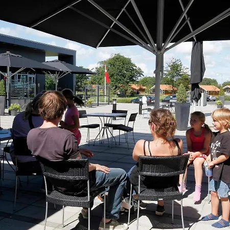 Semesterbostad 6 Person In Skaerbaek-by Traum